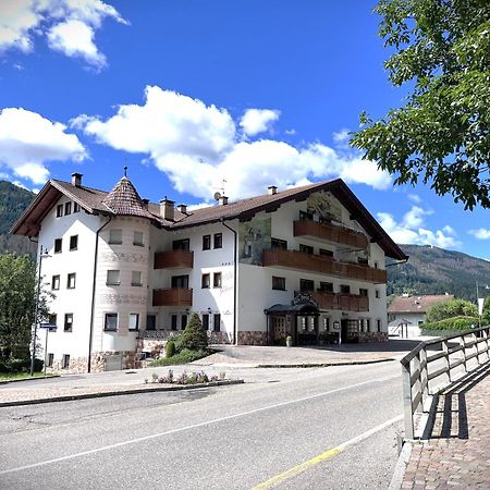 Hotel Villa Jolanda Ziano Di Fiemme Exterior photo
